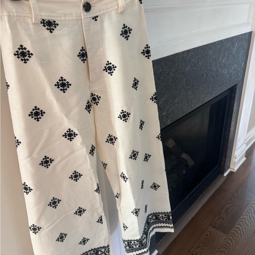 Zara Cream and Black Patterned Cropped Pants